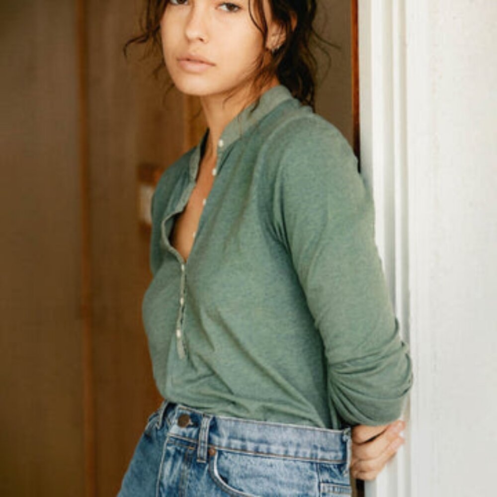 imogene + willie vintage henley in sage